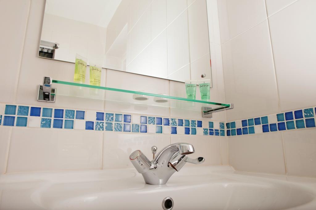 Rother Valley View B&B 셰필드 객실 사진